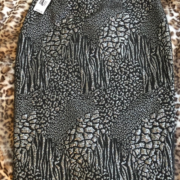 Jacquard Mellalic Silver Pencil Skirt by Teri Jon - Picture 3 of 5